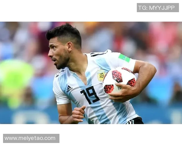 昔日足球巨星长发飘逸的风采与时代变迁的对比分析 昔日足球巨星长发飘逸的风采与时代变迁的对比分析