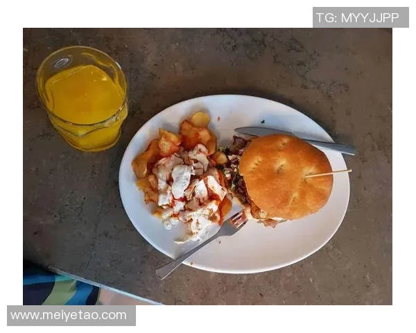 西班牙足球明星与朋友们共享美味烤肉的欢乐时光图片展示 西班牙足球明星与朋友们共享美味烤肉的欢乐时光图片展示